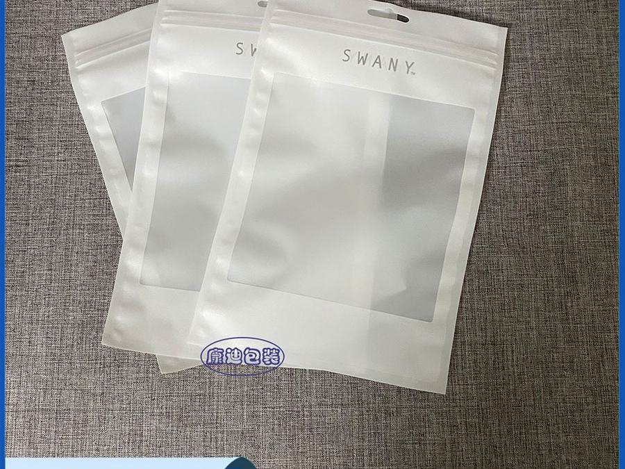 White Translucent Reusable Reclosable Zipper Bags for Clothing and Outdoor Storage